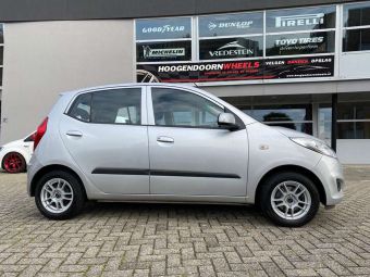 INTER ACTION SPIDER IN 13 INCH ZILVER GEMONTEERD ONDER EEN HYUNDAI I10