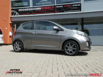 INTER ACTION 2 SIRUIS GREY 15 INCH GEMONTEERD ONDER EEN KIA PICANTO