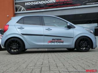 INTER ACTION ZODIAC  ZWART GEMONTEERD IN 16 INCH ONDER EEN KIA PICANTO