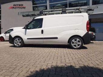 INTER ACTION VN5 ZILVER GEMONTEERD ONDER EEN OPEL COMBO 