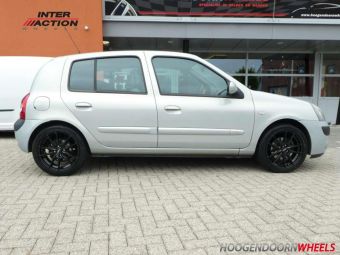 INTER ACTION ZODIAC BLACK VELGEN GEMONTEERD ONDER EEN RENAULT CLIO IN 16 INCH