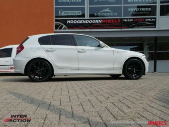 INTER ACTION PULSAR BLACK IN 17 INCH GEMONTEERD ONDER EEN BMW 1 SERIE 