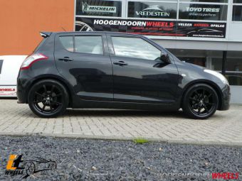 IT WHEELS ALISIA ZWART 16 INCH GEMONTEERD ONDER EEN SUZUKI SWIFT