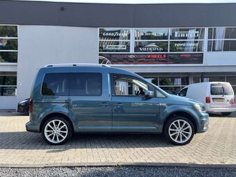 IT WHEELS ALICE SILVER IN 18 INCH GEMONTEERD ONDER EEN VOLKSWAGEN CADDY