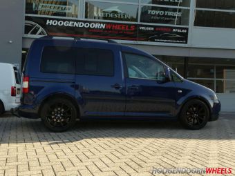 IT WHEELS ALICE 17 INCH VELGEN ZWART GEMONTEERD ONDER EEN VOLKSWAGEN CADDY  