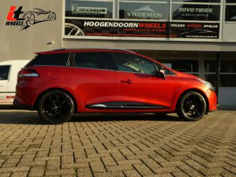 IT WHEELS ALISIA 16 INCH MET WINTERBANDEN GEMONTEERD ONDER EEN RENAULT CLIO 