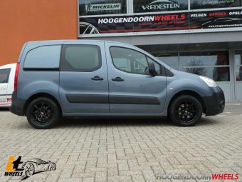 IT WHEELS ALISIA ZWART 15 INCH GEMONTEERD ONDER EEN CITROEN BERLINGO