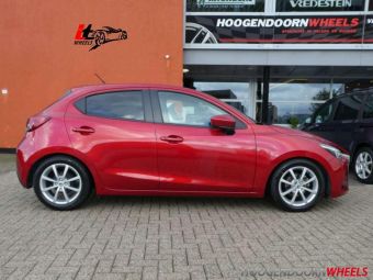 IT WHEELS VELGEN ALICE ZILVER GEMONTEERD ONDER EEN MAZDA 2 IN 16 INCH MET WINTERBANDEN