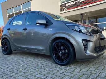 IT WHEELS ALISIA 15 INCH IN GEMONTEERD ONDER EEN KIA PICANTO