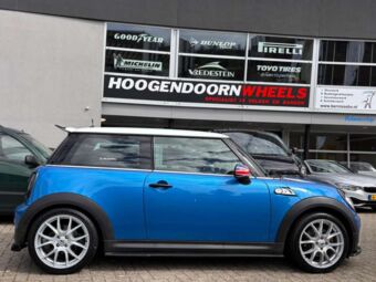 IT WHEELS KIRA SILVER IN 17 INCH GEMONTEERD ONDER EEN MINI