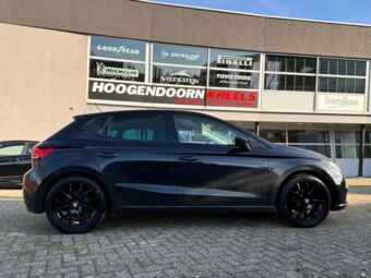 IT WHEELS KIRA BLACK IN 17 INCH GEMONTEERD ONDER EEN SEAT IBIZA VI