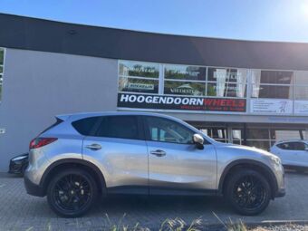 IT WHEELS TIARA BLACK IN 19 INCH GEMONTEERD ONDER EEN MAZDA CX-5