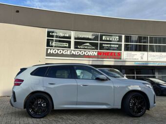 IT WHEELS TIARA BLACK IN 20 INCH GEMONTEERD ONDER EEN BMW X3