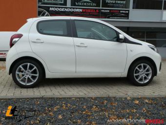 IT WHEELS VELGEN ALISIA ZILVER GEMONTEERD ONDER EEN PEUGEOT 108 MET WINTERBANDEN