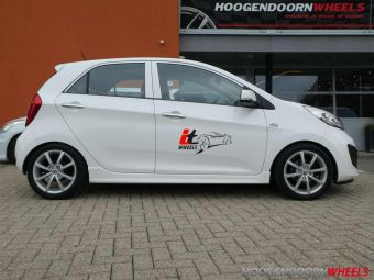 IT WHEELS 15 INCH ALISIA ZILVER GEMONTEERD ONDER EEN KIA PICANTO 