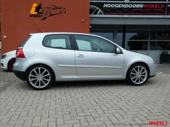 IT WHEELS ALICE ZILVER 18 INCH GEMONTEERD ONDER EEN VOLKSWAGEN GOLF 5 