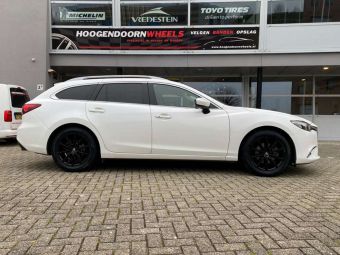 IT WHEELS ALICE 17 INCH VELGEN ZWART GEMONTEERD ONDER EEN MAZDA 6 