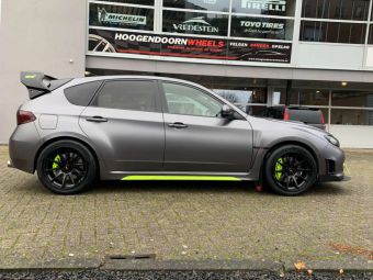 JAPAN RACING VELGEN JR11 BLACK IN 18 INCH GEMONTEERD ONDER EEN SUBARU IMPREZA