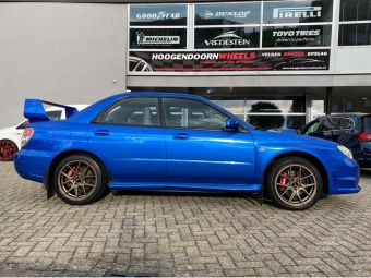 JR WHEELS JR 30 VELGEN IN HET BRONZE EN 17 INCH GEMONTEERD ONDER EEN SUBURU IMPREZA 