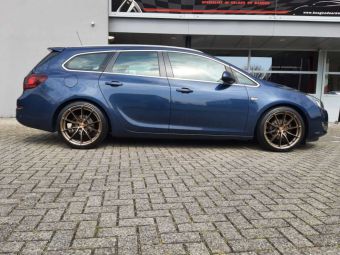 JR WHEELS JR37 BRONZE IN 19 INCH GEMONTEERD ONDER EEN OPEL ASTRA 