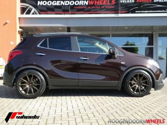 JR WHEELS R 11 IN HET BRONZE GEMONTEERD ONDER EEN OPEL MOKKA IN 19 INCH 