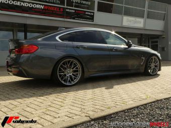 JR WHEELS JR 28 BLACKCHROOM BREEDSET 20 INCH GEMONTEERD ONDER EEN BMW 4 SERIE 