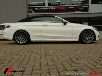 JR WHEELS JR 25 19 INCH HYPER BLACK BREEDSET GEMONTEERD ONDER EEN MERCEDES C KLASSE CABRIO