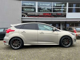 JR WHEELS JR36 BRONZE IN 18 INCH GEMONTEERD ONDER EEN FORD FOCUS III