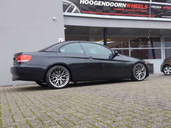 JR WHEELS JR28 IN HPS BLACK IN 19 INCH BREEDSET GEMONTEERD ONDER EEN BMW 3 SERIE CABRIO