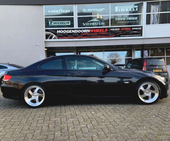 JR WHEELS JR15 IN SILVER MACHINED IN 18 INCH GEMONTEERD ONDER EEN BMW 3 SERIE