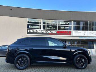 JR WHEELS JR21 BLACK IN 19 INCH GEMONTEERD ONDER EEN ZEEKR 7X