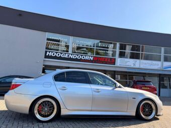 JR WHEELS JR 23 HYPER GRAY IN 19 INCH GEMONTEERD ONDER EEN BMW 5 SERIE
