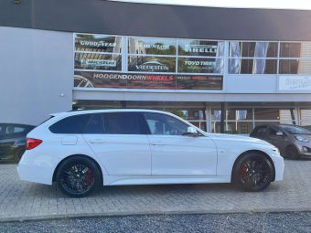 JR WHEELS JR28 BLACK IN 19 INCH GEMONTEERD ONDER EEN BMW 3 SERIE