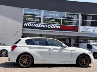 JR WHEELS JR28 PLATINUM BRONZE IN 18 INCH GEMONTEERD ONDER EEN BMW 1-SERIE