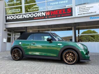 JR WHEELS JR28 PLATINUM BRONZE IN 18 INCH GEMONTEERD ONDER EEN MINI