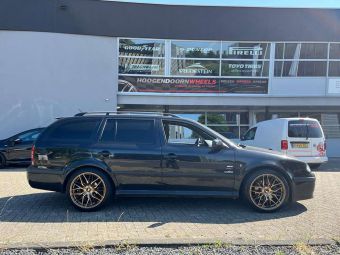 JR WHEELS JR28 PLATINUM BRONZE IN 18 INCH GEMONTEERD ONDER EEN SKODA OCTAVIA