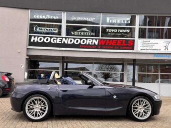 JR WHEELS JR28 HYPER BLACK IN 18 INCH GEMONTEERD ONDER EEN BMW Z4