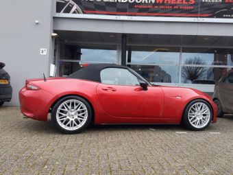 JR WHEELS JR28 SILVER MACHINED IN 17 INCH GEMONTEERD ONDER MAZDA MX-5 