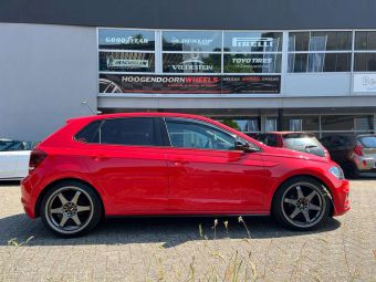 JR WHEELS JR3 GUN METAL IN 18 INCH GEMONTEERD ONDER EEN VOLKSWAGEN POLO