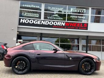 JR WHEELS JR37 GLOSS BLACK IN 19 INCH GEMONTEERD ONDER EEN BMW Z4
