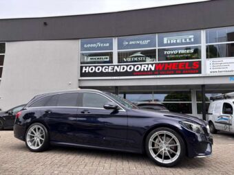 JR WHEELS JR37 SILVER MACHINED IN 19 INCH GEMONTEERD ONDER EEN MERCEDES C-KLASSE