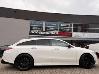 JR WHEELS JR46 IN 19 INCH BLACK GEMONTEERD ONDER EEN MERCEDES CLA