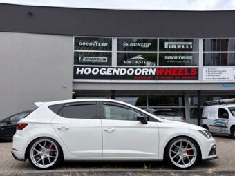 JR WHEELS SL01 FLAT SILVER IN 19 INCH GEMONTEERD ONDER EEN SEAT LEON