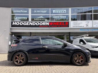 JR WHEELS SL-03 MATT BRONZE IN 17 INCH GEMONTEERD ONDER EEN HONDA CIVIC TYPE R