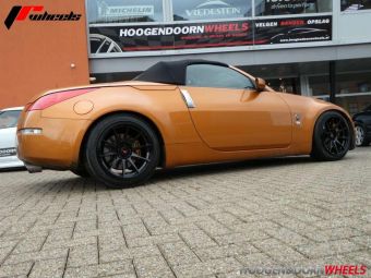 JR WHEELS JAPAN RACING R11 IN BREEDSET GEMONTEERD IN 18 INCH ONDER EEN NISSAN 350 Z 