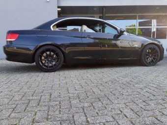 JR WHEELS JR11 FLAT BLACK IN 18 INCH GEMONTEERD ONDER EEN BMW 3 SERIE