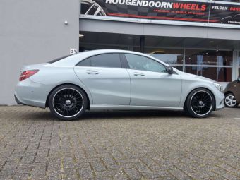 KESKIN VELGEN KT15 SPEED BLACK POLISHED LIP IN 19 INCH GEMONTEERD ONDER EEN MERCEDES CLA AMG