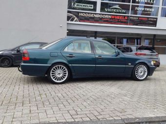 KESKIN KT15 SPEED SILVER IN 17 INCH GEMONTEERD ONDER EEN MERCEDES C KLASSE