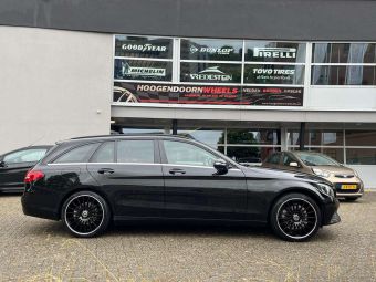 KESKIN KT15 SPEED BLACK POLISHED IN 19 INCH GEMONTEERD ONDER EEN MERCEDES C KLASSE