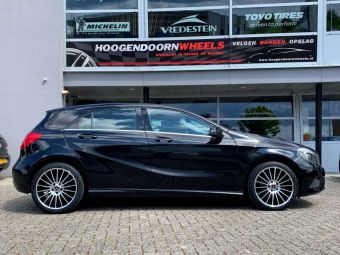 KESKIN KT15 SPEED BLACK POLISHED IN 18-INCH GEMONTEERD ONDER EEN MERCEDES A KLASSE 